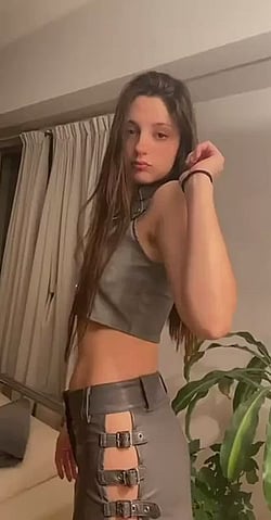 Fuck Me Hard: 18yo Girl Looking for Men Over 25'