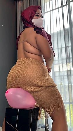 Busted Balloon: 143lbs of Asian Ass Takes on a Pink Balloon'
