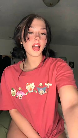 The girl that shows it all: OnlyFans, Teen, Tits'