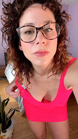 Pink Shirt Babe Gives You Some Lessons'