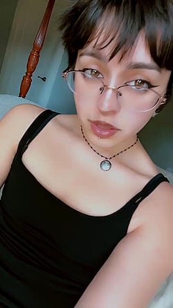 Satisfy Your Cravings with a Juicy Pussy Close-Up'