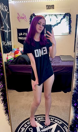 OMG, I'm a Teen Babe with a Petite Booty - Can You Guess My Age?'