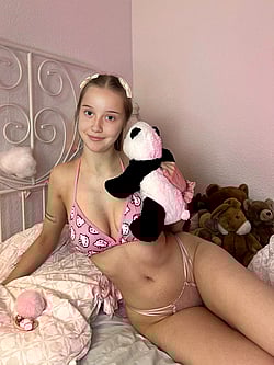 Big Tits Teen Wants Special Experience with Older Man'