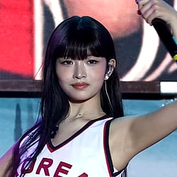 Kpop Singer Rei Shows Off Her Armpits'