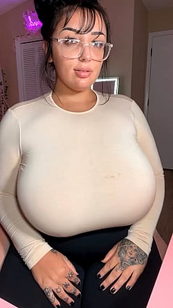 Big Tits Hypnotized: OnlyFans Model Takes Control'