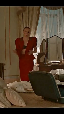 Sophie Turner's B Cup Bra Moment'
