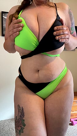 Huge Tits Bikini Show: 'What do you think of my new bikini?''