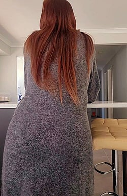 Milf in grey shirt serving coffee'