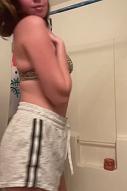 So Fucking Hot: Teen OnlyFans Model Shows Off Her Body'