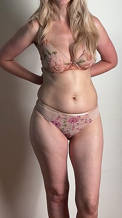 Mom of 2, but her body still got moves they don't teach in parenting books'