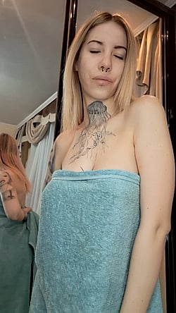 Oops My Towel Fell Off: Thick Tits in a POV'