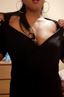 Desi Girlfriend Revealing 36DD Tits'